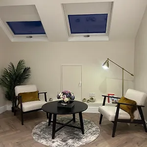  Habitación en casa particular Attic In Citywest
