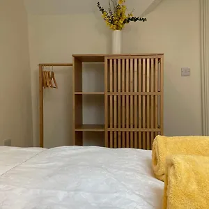 Apartamento Spire Entire Attic No Kitchen